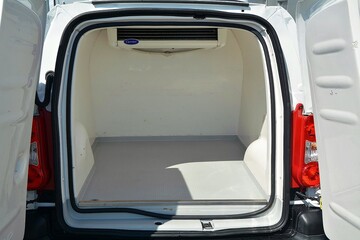 Peugeot Partner 1.6 HDI 2012r - Chłodnia - Zdjęcie #19