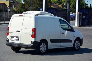 Peugeot Partner 1.6 HDI 2012r - Chłodnia - Zdjęcie #8