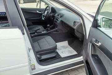 Audi A3 1.9 TDI 105KM Alufelgi Czujniki Klimatyzacja - Zdjęcie #24