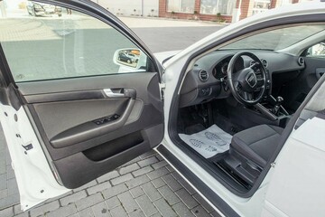 Audi A3 1.9 TDI 105KM Alufelgi Czujniki Klimatyzacja - Zdjęcie #4